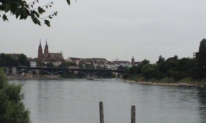 Op de achtergrond de Basler Munster