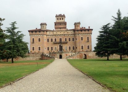 Castello Cusani Visconti  in Chignolo Po