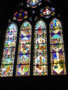 Prachtige glas in loodramen in de Kathedraal in León